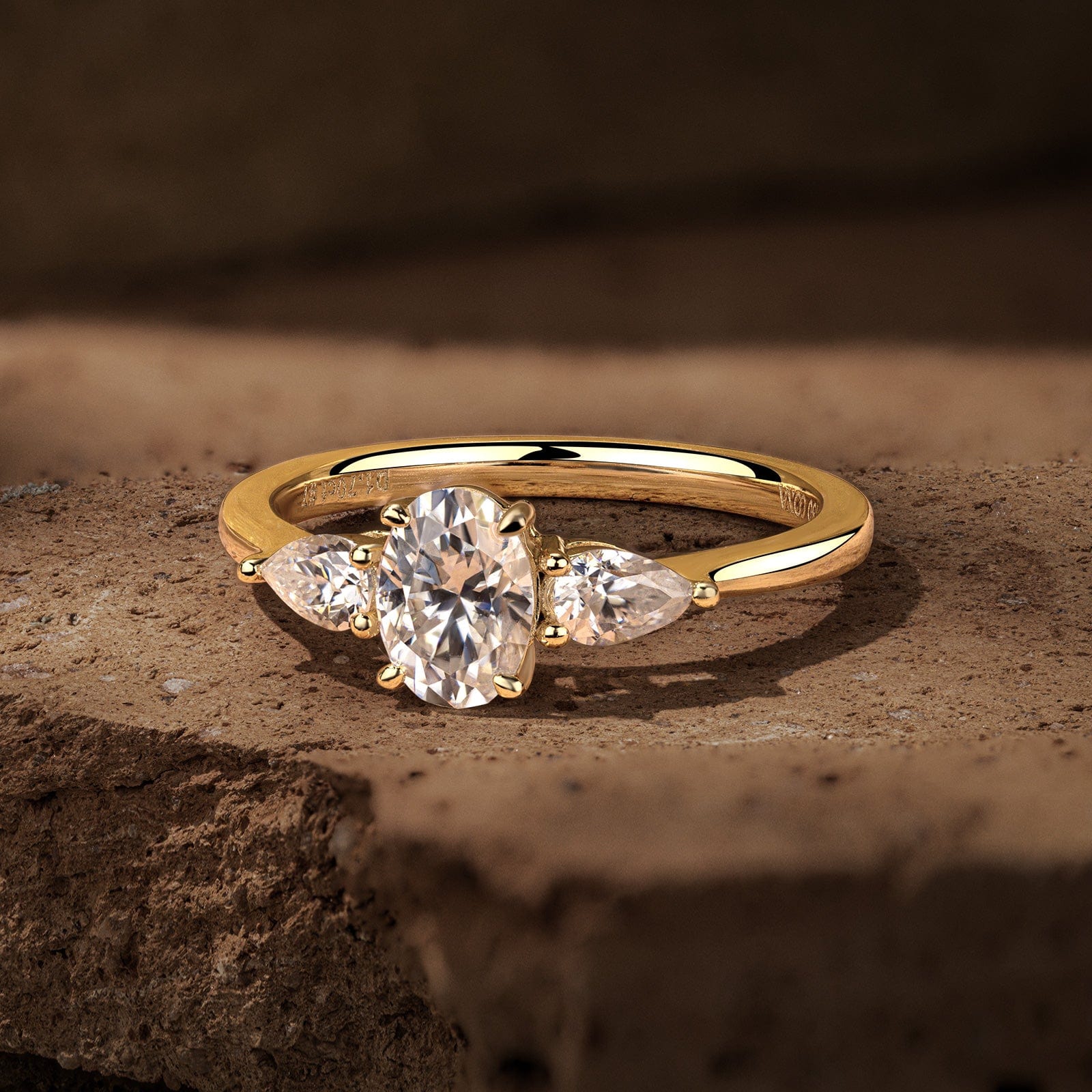 GENUINE LOVE Three Stone Engagement Ring - 1.01 Carat 18K Yellow Gold with a Oval Brillant Cut Lab-Grown Diamond